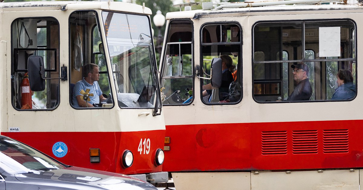 В Калининграде на проспекте Мира провисли трамвайные провода