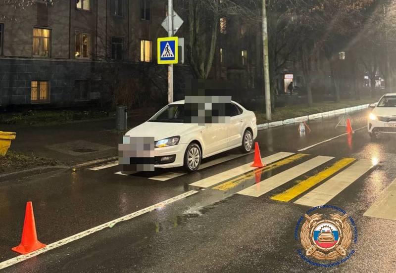 Голубой «Лексус» сбил подростка на «зебре» в Калининграде Голубой «Лексус» сбил подростка на «зебре» в Калининграде