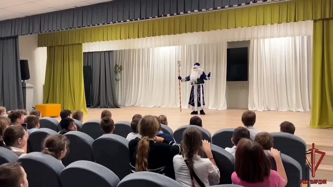 В Калининграде военнослужащие специального моторизованного полка Северо-Западного округа Росгвардии дали старт традиционной новогодней ведомственной акции «Дед Мороз специального назначения»