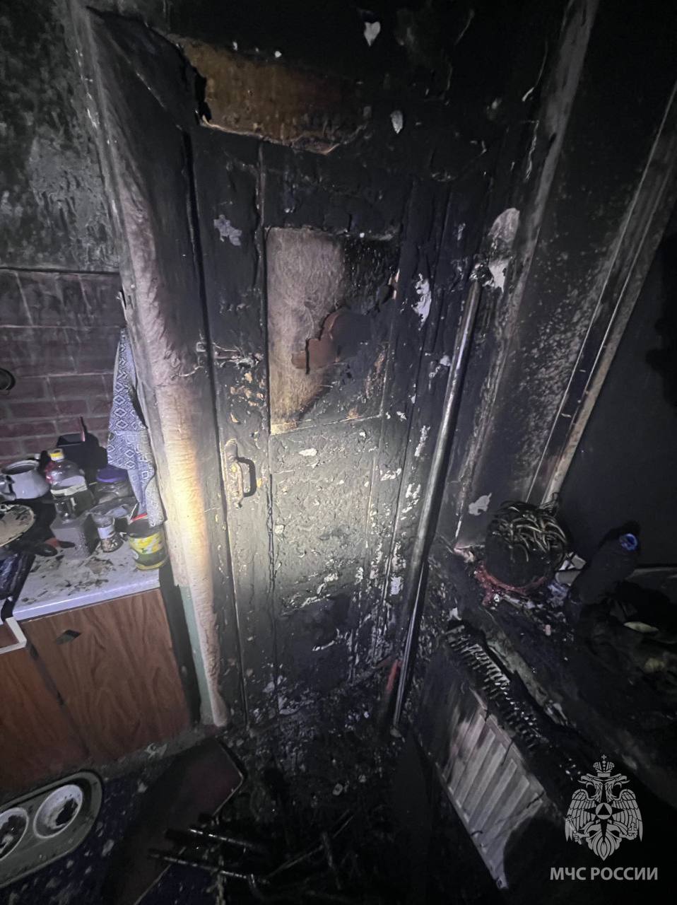 Сотрудники МЧС России потушили пожар в Калининграде Сотрудники МЧС России потушили пожар в Калининграде