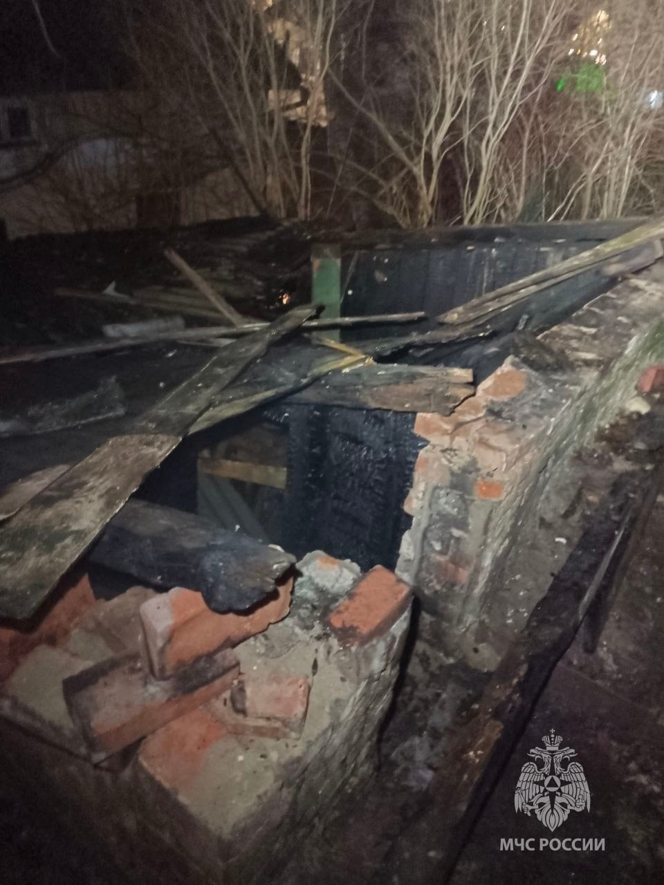 Сотрудники МЧС России ликвидировали возгорание в Светлогорске Сотрудники МЧС России ликвидировали возгорание в Светлогорске