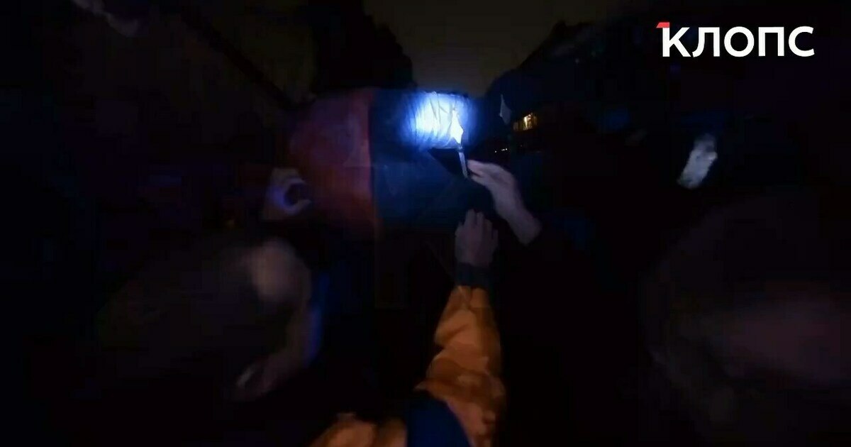 Искавшая приключений калининградка повисла на заборе и добавила хлопот спасателям (видео)