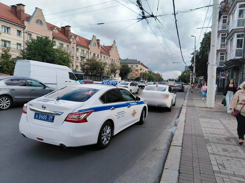 По подозрению в наезде на трёх студенток в Калининграде ищут узбека