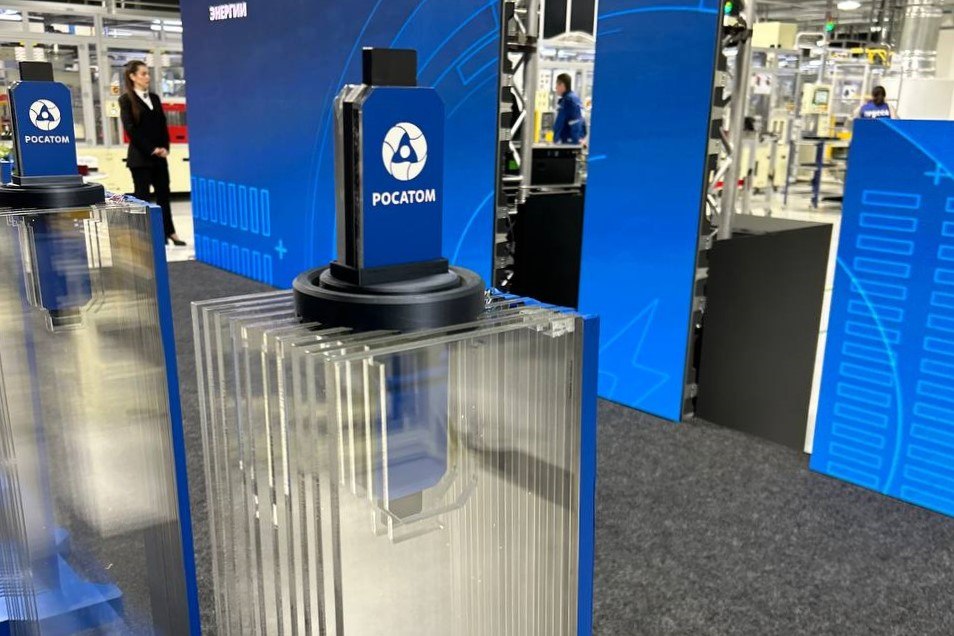 «С конвейера сошла первая батарея»: в Калининградской области открыли гигафабрику литийионных накопителей «С конвейера сошла первая батарея»: в Калининградской области открыли гигафабрику литийионных накопителей