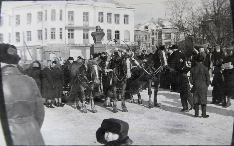 16 декабря 1995 года в Калининграде был торжественно открыт памятник великому русскому полководцу, ученику и соратнику А. В. Суворова, генерал-фельдмаршалу, светлейшему князю Михаилу Илларионовичу Кутузову-Рымникскому 16 декабря 1995 года в Калининграде был торжественно открыт памятник великому русскому полководцу, ученику и соратнику А. В. Суворова, генерал-фельдмаршалу, светлейшему князю Михаилу Илларионовичу Кутузову-Рымникскому
