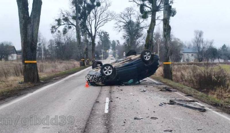 На дороге в Гвардейском районе перевернули «Лексус»