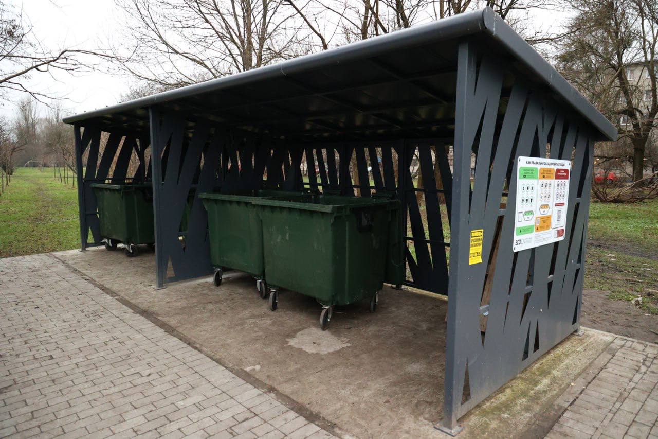 Елена Дятлова: Запускаем отдельную подпрограмму в рамках “Комфортного города” для того, чтобы софинансировать людям до 80 % затрат на обустройство контейнерных площадок, подходов к ним и ливнёвок, которые находятся на... Елена Дятлова: Запускаем отдельную подпрограмму в рамках “Комфортного города” для того, чтобы софинансировать людям до 80 % затрат на обустройство контейнерных площадок, подходов к ним и ливнёвок, которые находятся на...