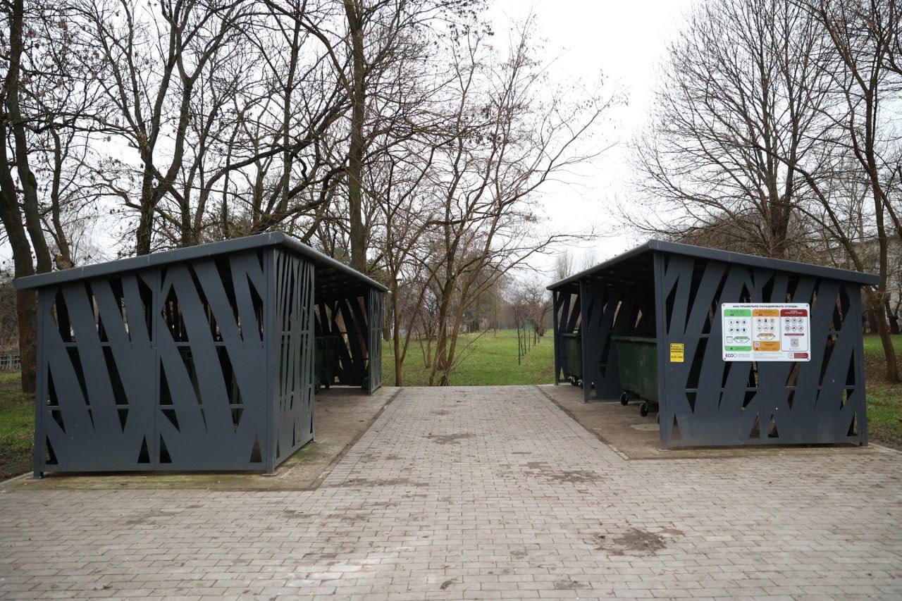 Елена Дятлова: Запускаем отдельную подпрограмму в рамках “Комфортного города” для того, чтобы софинансировать людям до 80 % затрат на обустройство контейнерных площадок, подходов к ним и ливнёвок, которые находятся на...