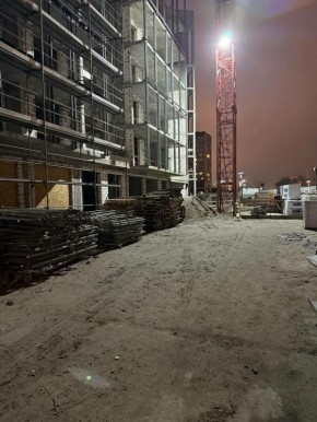 На стройке жилого комплекса в Калининграде 54-летний рабочий упал с высоты и разбил голову