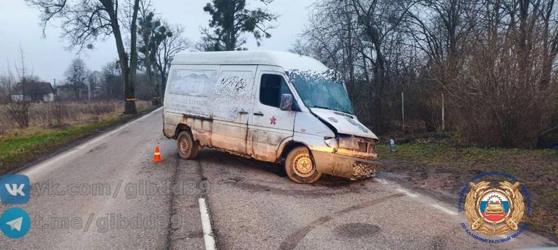 На дороге в Гвардейском районе перевернули «Лексус» На дороге в Гвардейском районе перевернули «Лексус»