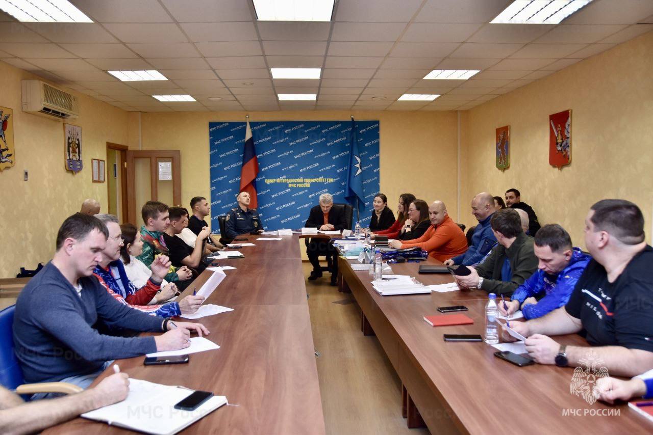 Команда из Калининграда принимает участие во Всероссийских соревнованиях МЧС России «Рождественские старты» среди юношей и девушек по пожарно-спасательному спорту которые проходят в Петербурге Команда из Калининграда принимает участие во Всероссийских соревнованиях МЧС России «Рождественские старты» среди юношей и девушек по пожарно-спасательному спорту которые проходят в Петербурге