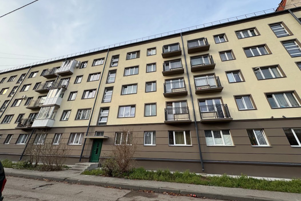 На улице Серпуховской в Калининграде завершили ремонт советской пятиэтажки