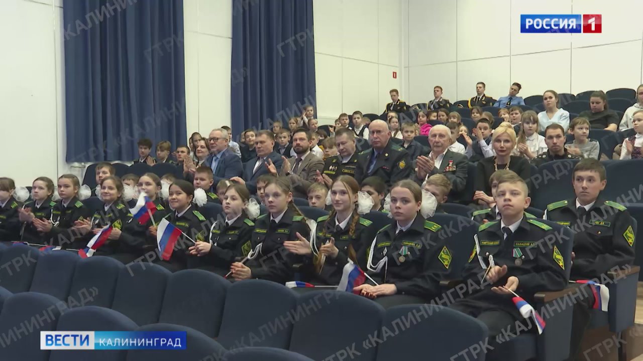 В Калининграде в школе №46 состоялась торжественная церемония закрытия турнира по мини-футболу, посвященного Дню работника органов безопасности Российской Федерации