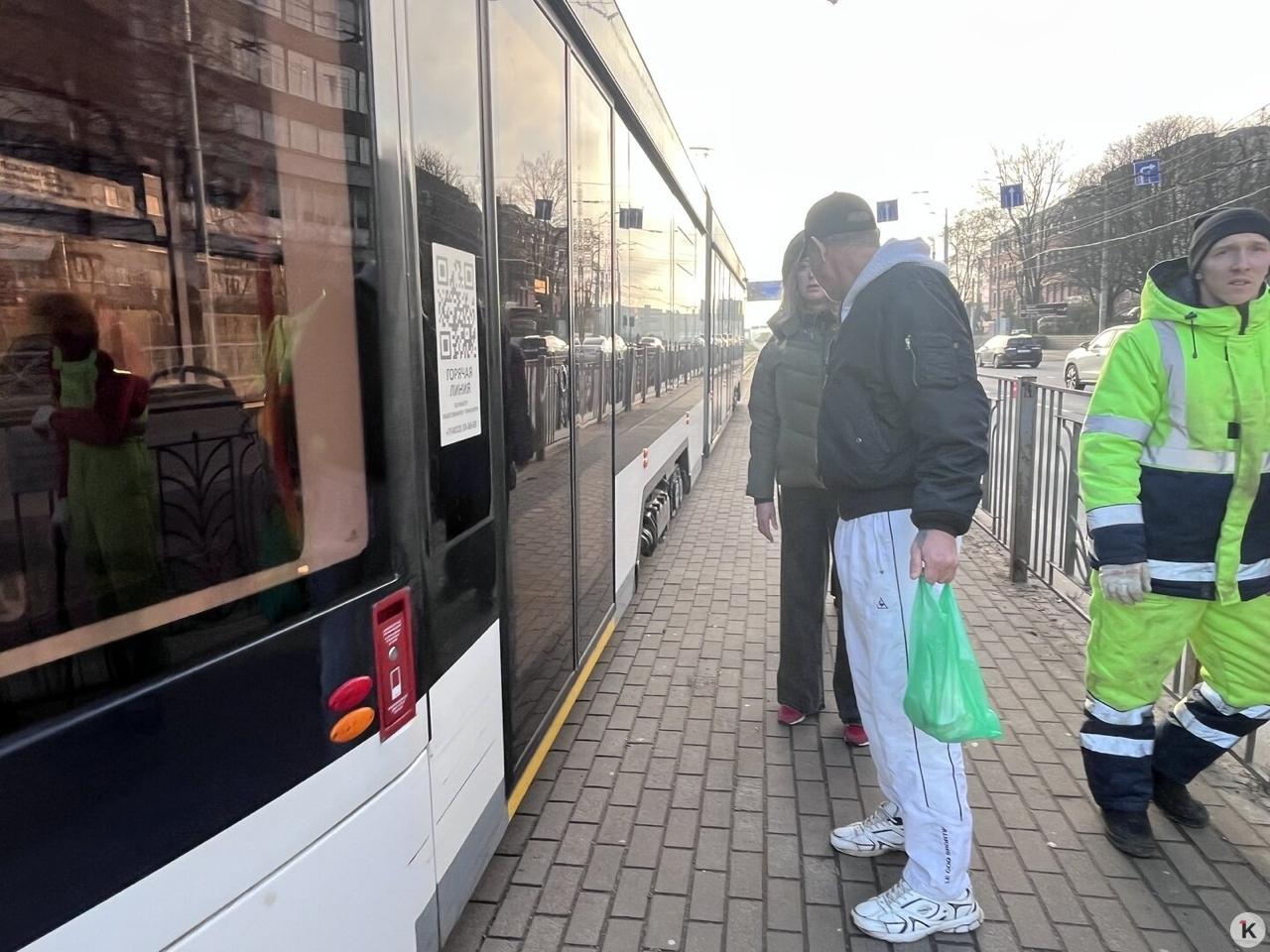 В Калининграде впервые сделали высокие платформы для трамваев: что изменилось для пассажиров В Калининграде впервые сделали высокие платформы для трамваев: что изменилось для пассажиров