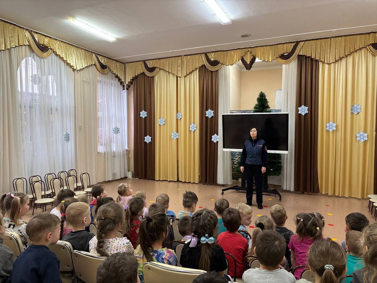 В детском саду №6 г. Балтийска состоялась встреча воспитанников с госинспектором отделения Госавтоинспекции ОМВД России "Балтийское" В детском саду №6 г. Балтийска состоялась встреча воспитанников с госинспектором отделения Госавтоинспекции ОМВД России "Балтийское"