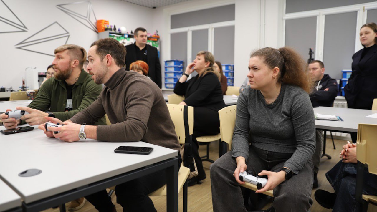 17 декабря в «Кванториуме» школы № 56 Калининграда прошёл региональный семинар-практикум под названием «Фиджитал-спорт в образовательном учреждении»