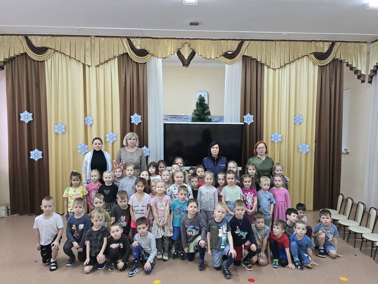 В детском саду №6 г. Балтийска состоялась встреча воспитанников с госинспектором отделения Госавтоинспекции ОМВД России "Балтийское" В детском саду №6 г. Балтийска состоялась встреча воспитанников с госинспектором отделения Госавтоинспекции ОМВД России "Балтийское"