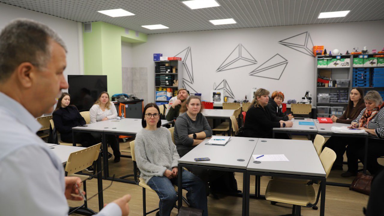 17 декабря в «Кванториуме» школы № 56 Калининграда прошёл региональный семинар-практикум под названием «Фиджитал-спорт в образовательном учреждении» 17 декабря в «Кванториуме» школы № 56 Калининграда прошёл региональный семинар-практикум под названием «Фиджитал-спорт в образовательном учреждении»