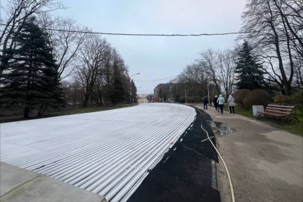 В Южном парке в Калининграде обустраивают 100-метровый каток
