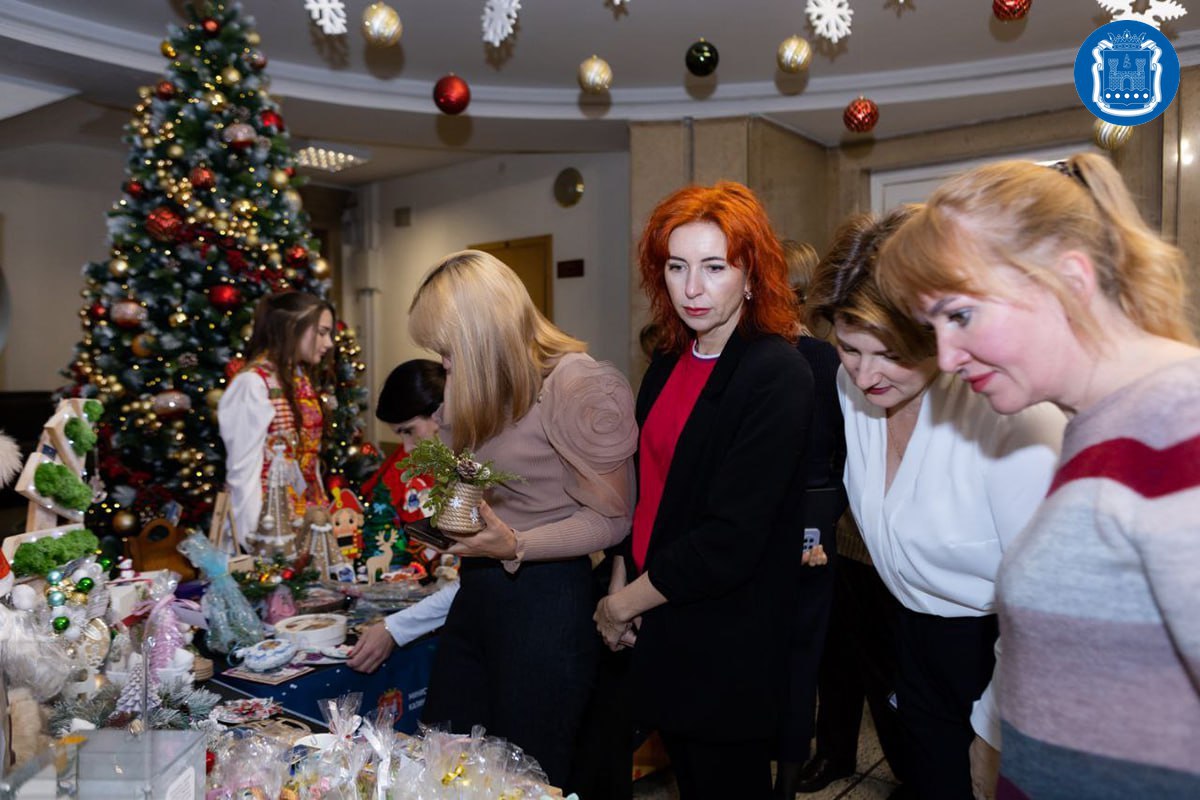 Губернатор Алексей Беспрозванных и правительство региона приняли участие в благотворительном марафоне «Свет Рождественской звезды» Губернатор Алексей Беспрозванных и правительство региона приняли участие в благотворительном марафоне «Свет Рождественской звезды»