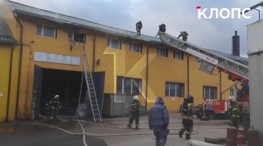 В Калининграде на улице Портовой загорелось складское помещение