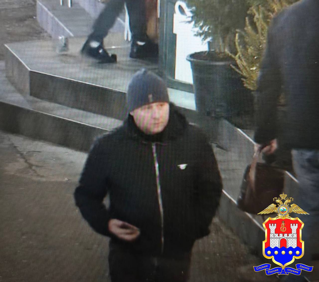 Калининградские полицейские разыскивают подозреваемого в совершении кражи денег из банкомата