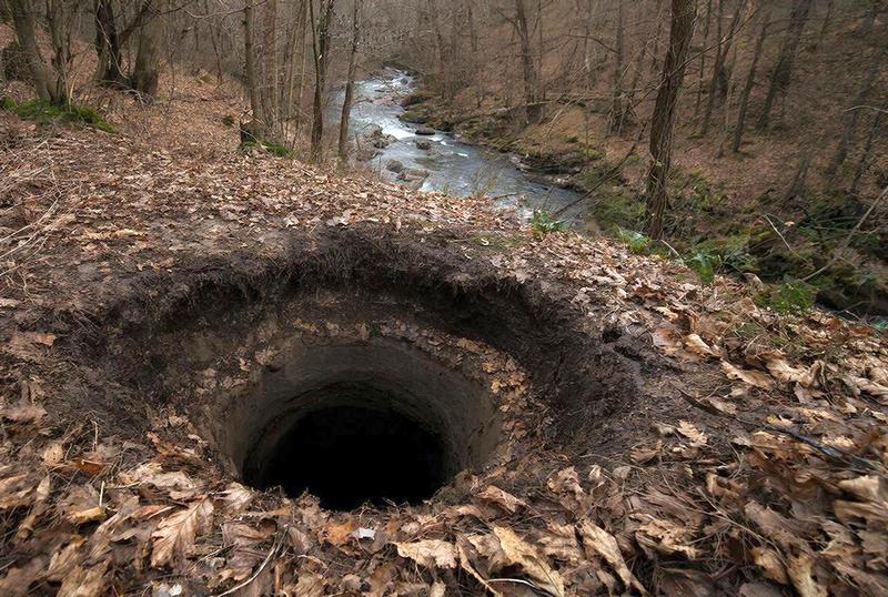 В Калининградской области легендарный спуск к морю порвало бездной