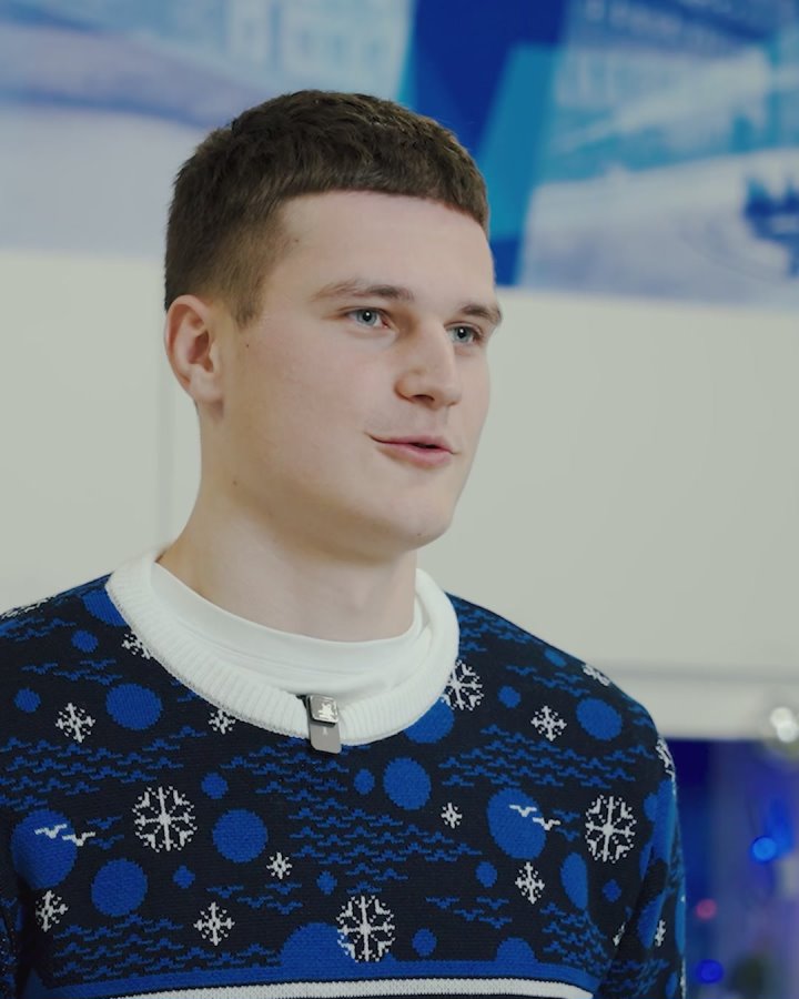 В преддверии Нового года футболисты «Балтики» решили сменить поле на мольберт