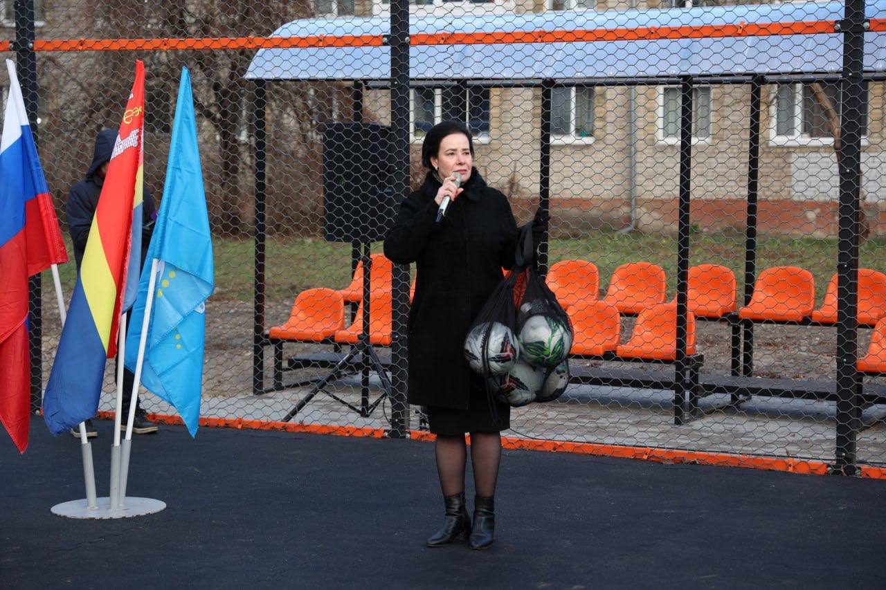 Елена Дятлова: Под новый год вместе с коллегами из Правительства Калининградской области и горожанами открыли спортивную площадки на улице Гайдара Елена Дятлова: Под новый год вместе с коллегами из Правительства Калининградской области и горожанами открыли спортивную площадки на улице Гайдара