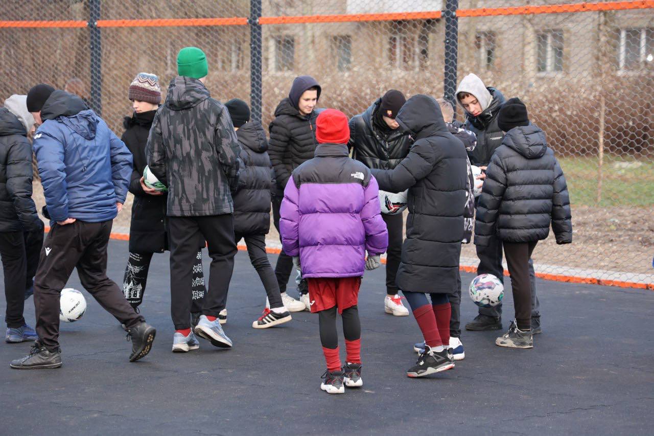 Елена Дятлова: Под новый год вместе с коллегами из Правительства Калининградской области и горожанами открыли спортивную площадки на улице Гайдара Елена Дятлова: Под новый год вместе с коллегами из Правительства Калининградской области и горожанами открыли спортивную площадки на улице Гайдара