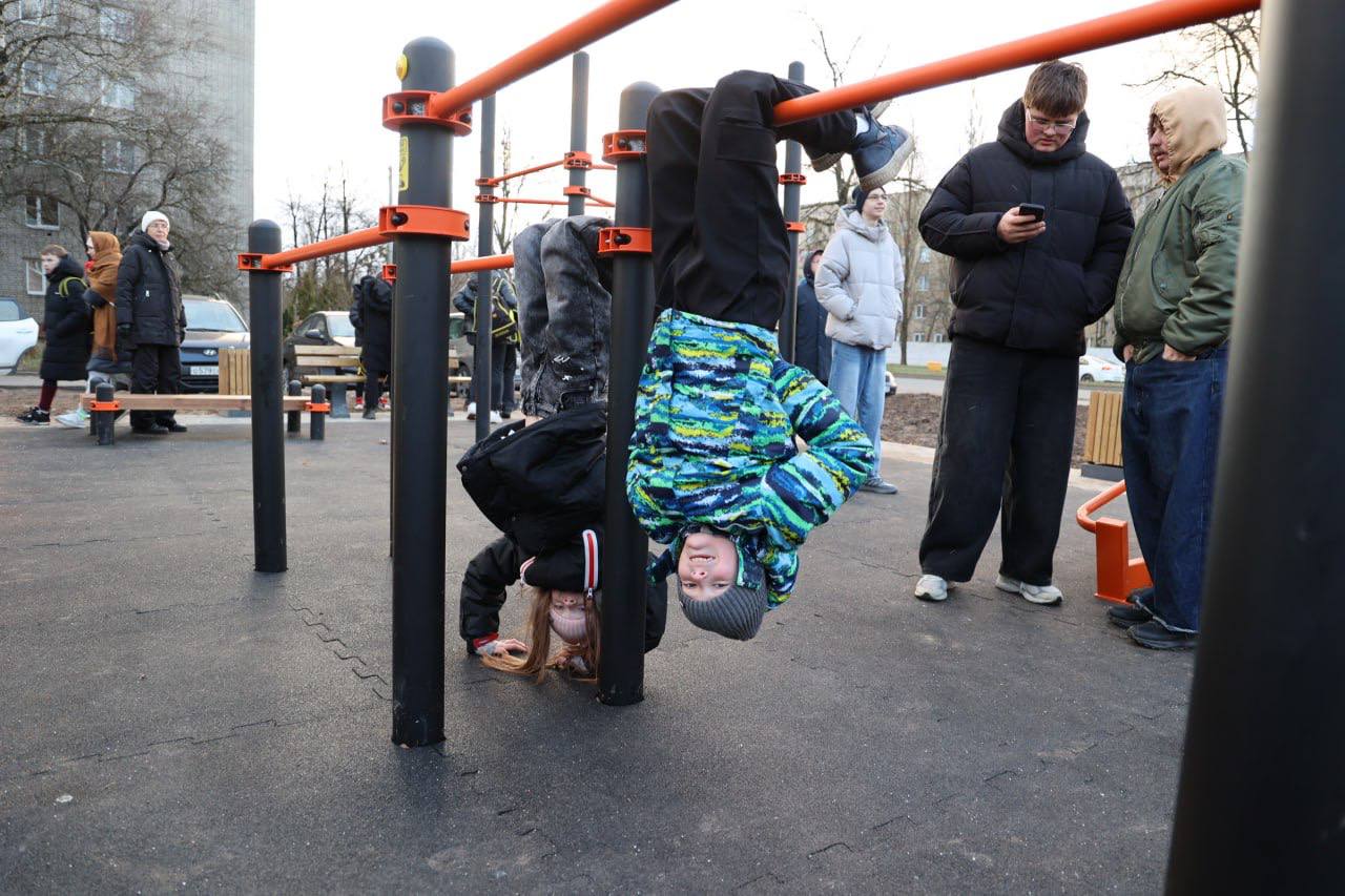 Елена Дятлова: Под новый год вместе с коллегами из Правительства Калининградской области и горожанами открыли спортивную площадки на улице Гайдара Елена Дятлова: Под новый год вместе с коллегами из Правительства Калининградской области и горожанами открыли спортивную площадки на улице Гайдара