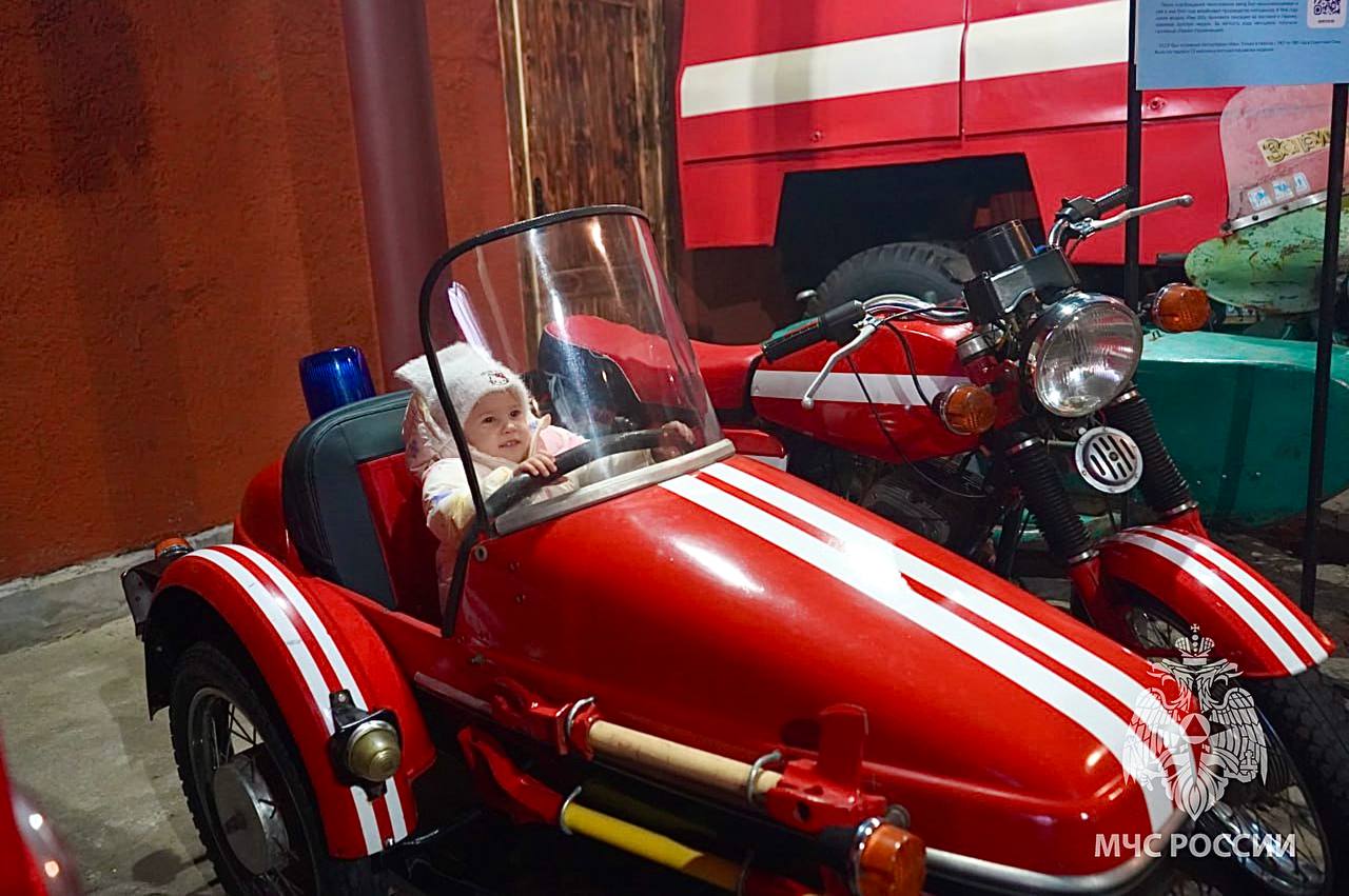 Никто не забыт. В преддверии Нового года сотрудники МЧС России поделились праздничным настроением с близкими коллег, погибших на специальной военной операции Никто не забыт. В преддверии Нового года сотрудники МЧС России поделились праздничным настроением с близкими коллег, погибших на специальной военной операции