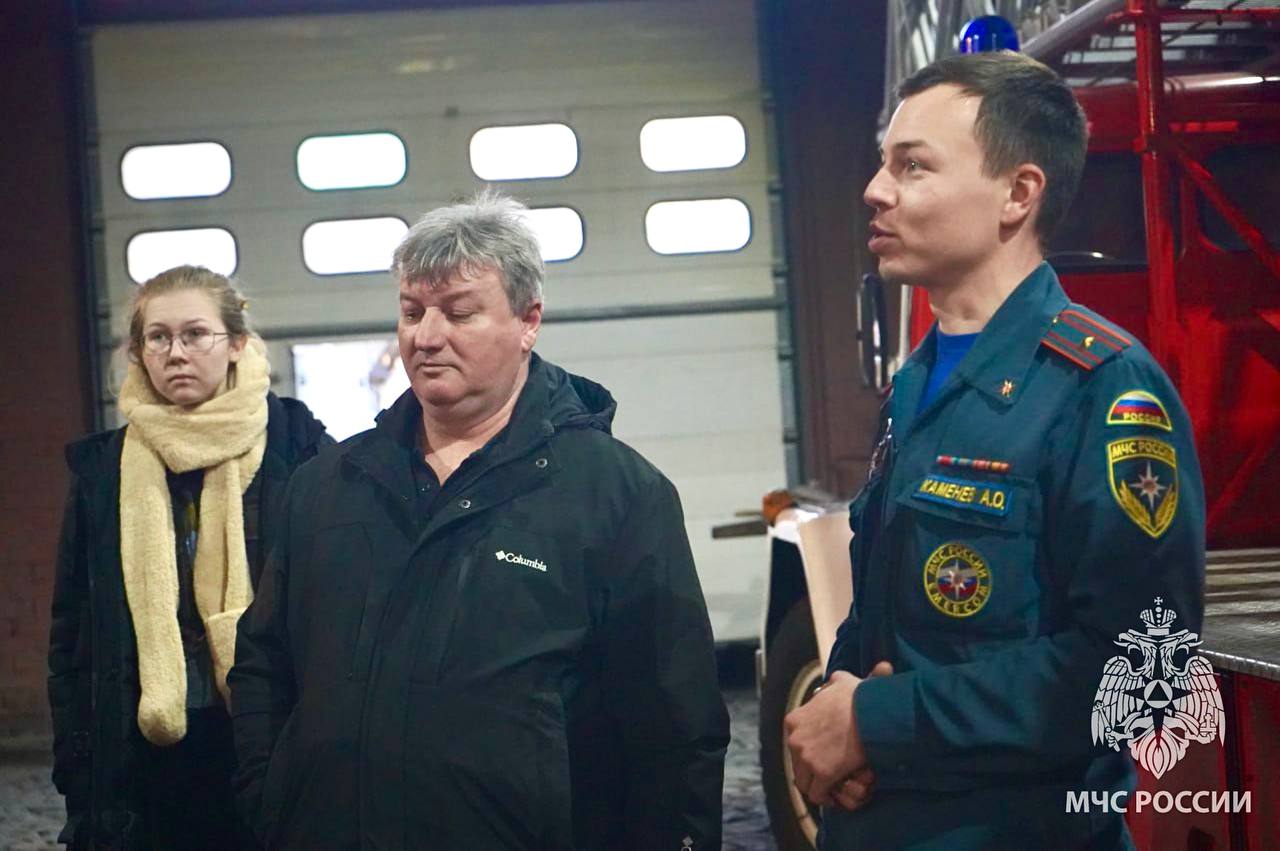 Никто не забыт. В преддверии Нового года сотрудники МЧС России поделились праздничным настроением с близкими коллег, погибших на специальной военной операции Никто не забыт. В преддверии Нового года сотрудники МЧС России поделились праздничным настроением с близкими коллег, погибших на специальной военной операции