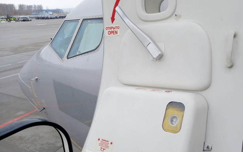 В Калининградской области в шторм массово задерживаются самолёты с людьми