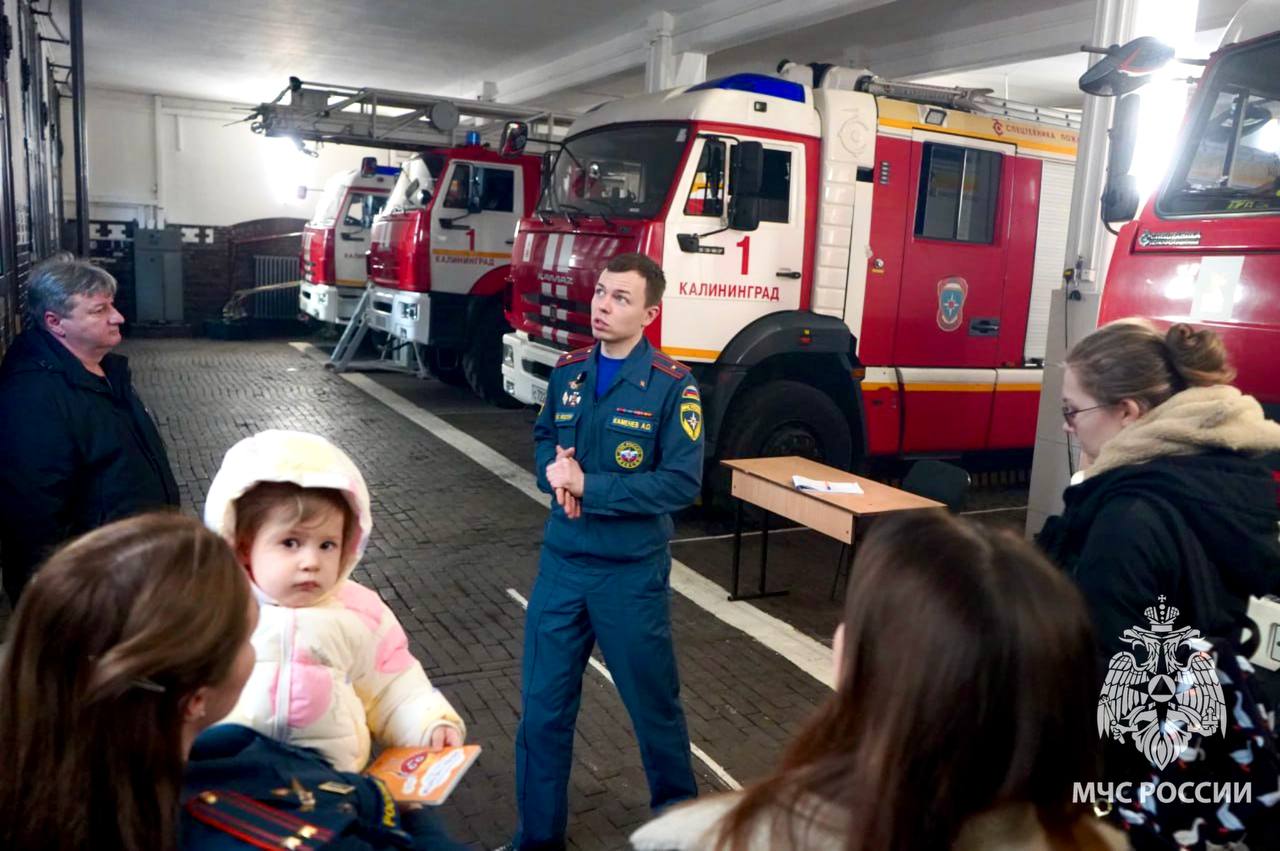 Никто не забыт. В преддверии Нового года сотрудники МЧС России поделились праздничным настроением с близкими коллег, погибших на специальной военной операции Никто не забыт. В преддверии Нового года сотрудники МЧС России поделились праздничным настроением с близкими коллег, погибших на специальной военной операции