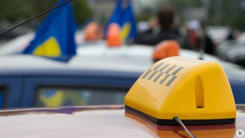 Цены взлетели в два раза: калининградцы — о стоимости такси в последний рабочий день перед Новым годом