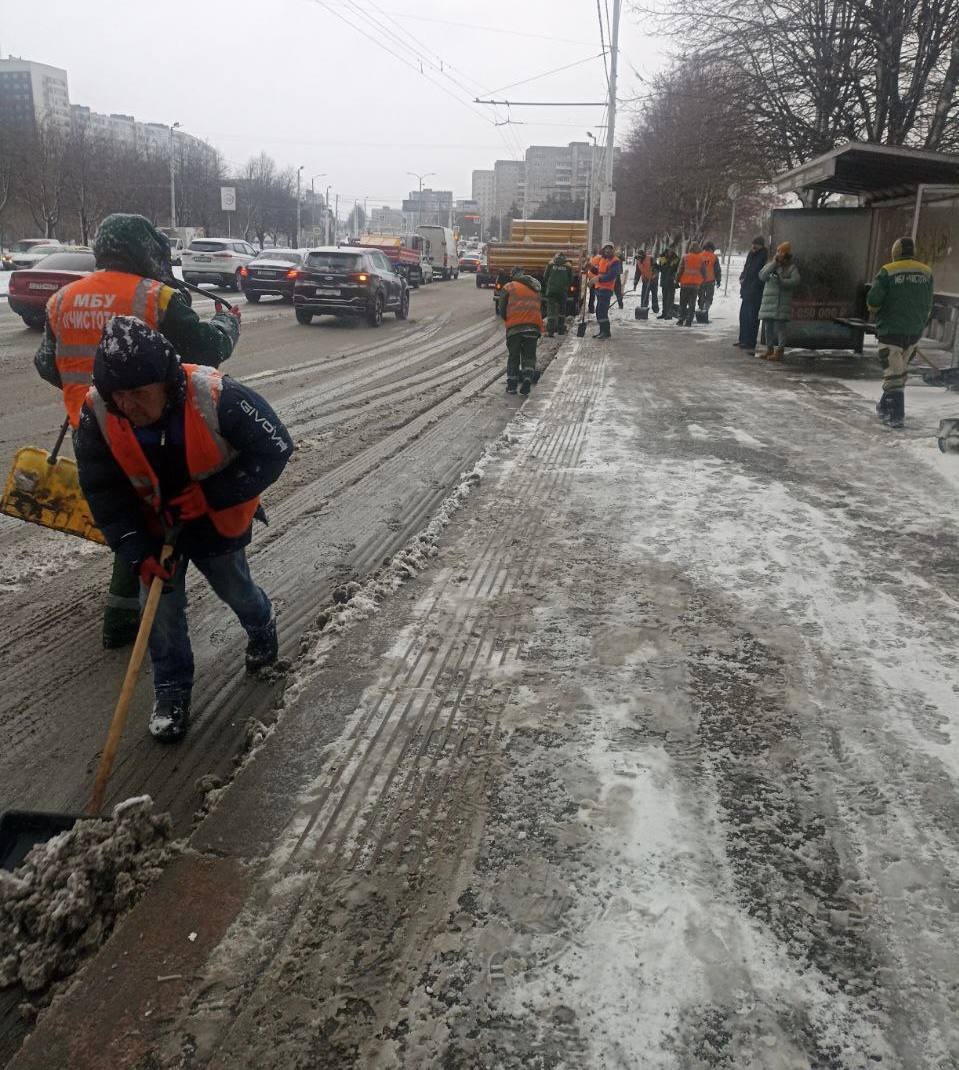 Город на уборке: службы работают без остановки