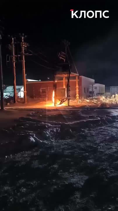 Новый год — без света, отопления и воды: в посёлке под Калининградом сгорела электроподстанция