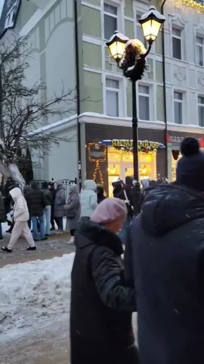 Новогодние гулянья и очередь за свежими кренделями в Зеленоградске