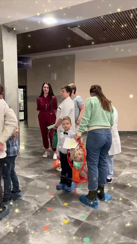 В Онкологическом центре состоялась добрая новогодняя акция «Ёлка желаний», в рамках которой были исполнены праздничные мечты детей сотрудников учреждения