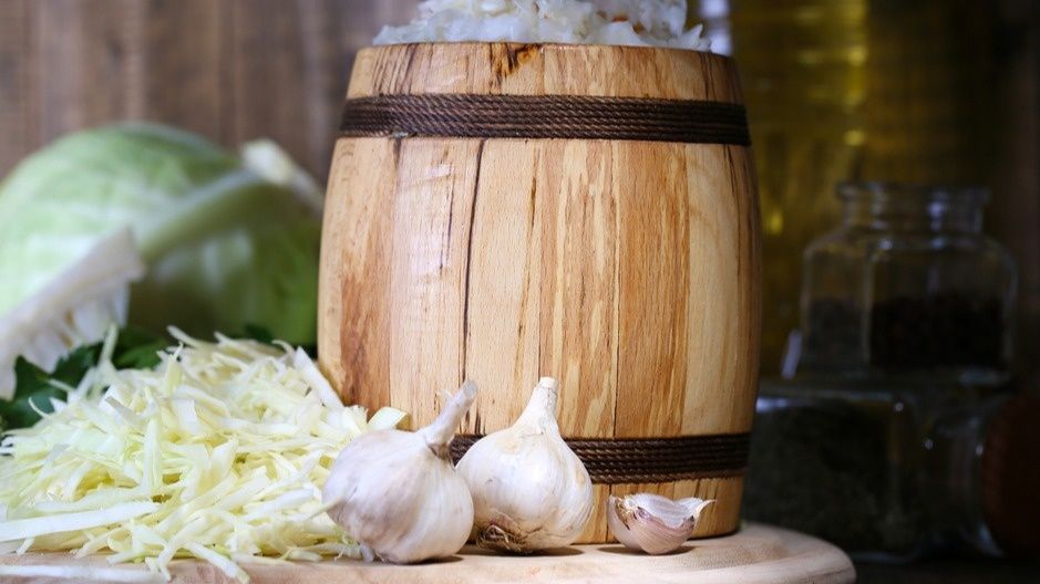 Научитесь правильной засолке квашеной капусты: 4 проверенных способа