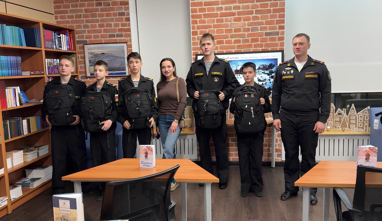 Военные следователи Балтийского флота поздравили нахимовцев с Новым годом Военные следователи Балтийского флота поздравили нахимовцев с Новым годом