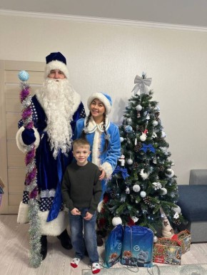 Полицейский Дед Мороз вручил юным калининградцам подарки и напомнил о правилах безопасного поведения