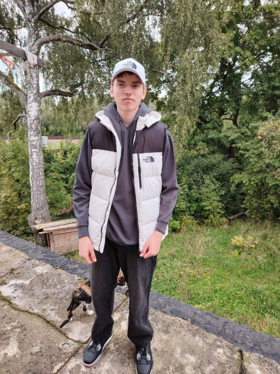 Одет во всё чёрное, на ключице — шрам: в Калининграде продолжают искать 15-летнего подростка