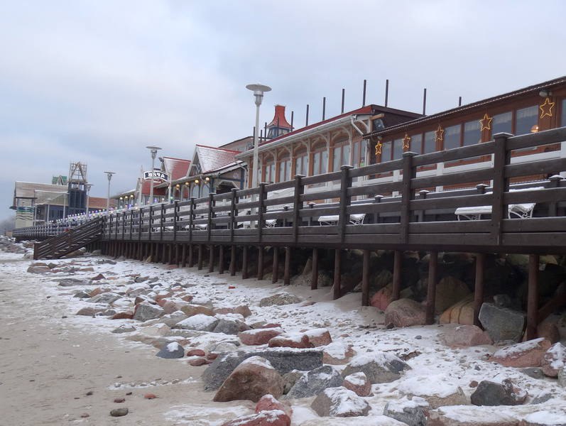 В Зеленоградске променад становится реально опасным