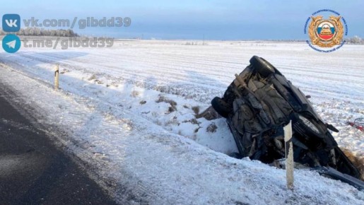 В Гвардейском районе автомобиль съехал в кювет