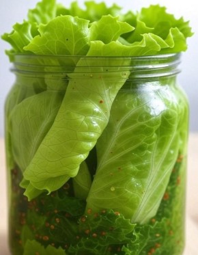 Как сохранить свежесть салата на зиму: 3 эффективных способа