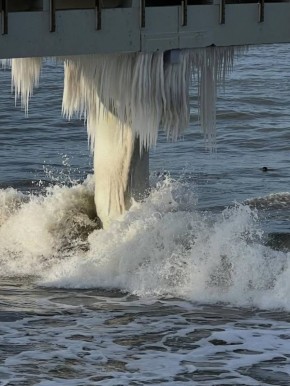 Невероятная ледяная стихия на побережье Балтийского моря