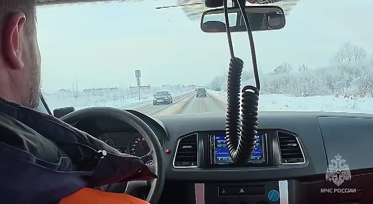 Лёд окреп, но расслабляться рано: какая толщина безопасна для выхода на водоём