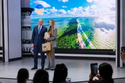 На неделе Калининградской области в Москве выбрали обладательницу самой длинной косы